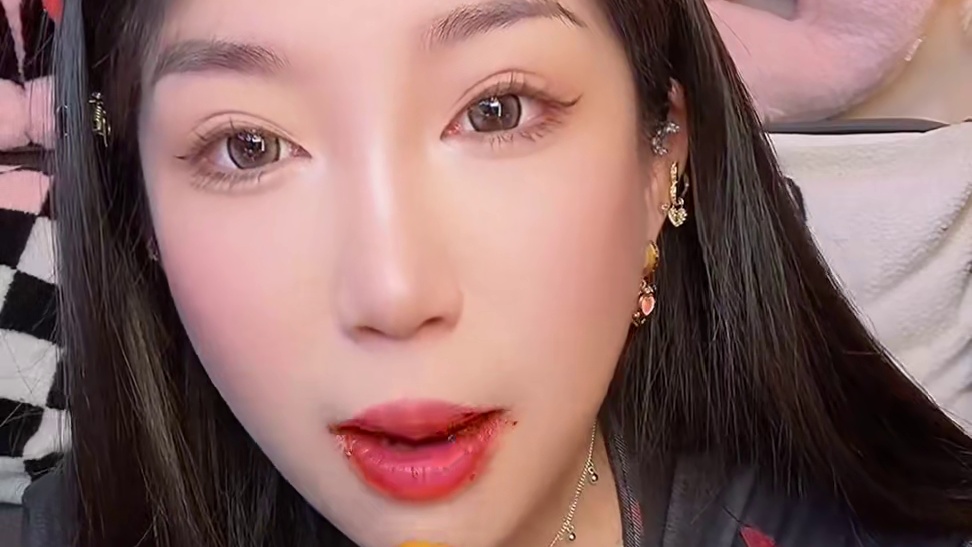 直接开袋即食哦 不用煮不用泡 酱料包一倒就 ok！方便又省事 ！两味道都不错！可以拍混合的！红油的也