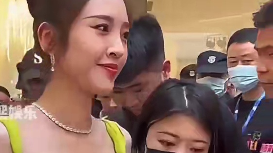 为何唐艺昕选择在爱尔兰结婚？本以为是断绝离婚后路，得知真相才知我们有多肤浅 #明星 #唐艺昕  #张