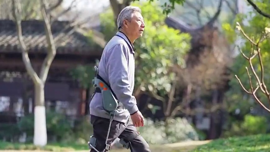 20秒售罄？！这款外骨骼机器人到底啥来头 #外骨骼机器人 #科技 #人工智能 #科技改变生活