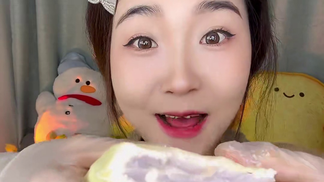 最近真的奶皮子上头了！这个真的是一层奶皮子包裹着！里面是特别细腻的芋泥！好吃好吃！一点都不甜腻！#芋