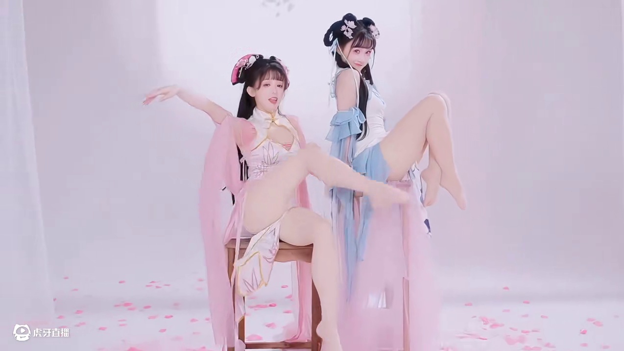 #国风古韵 #这谁能顶得住啊 “悠悠古城 春心荡漾”