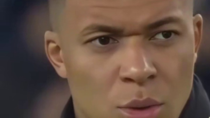 珍贵的姆巴佩学习任意球镜头