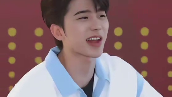 周深  摔跤真的综艺效果拉满了！从开始摔到结束！