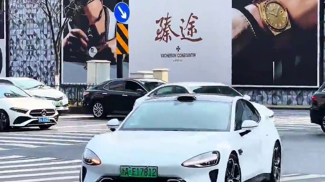 小米汽车高速事件，不知小米官方如何应对#小米回应su7高速上碰撞爆燃 #小米su7高速碰撞爆燃事件细