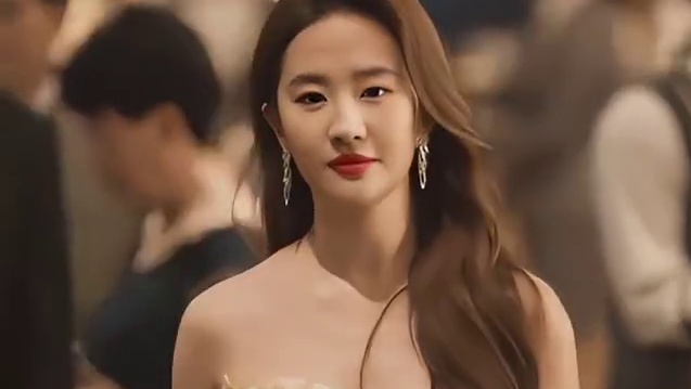 虽说妇女能顶半边天，但有些女性的光照亮的从来不只是半边天