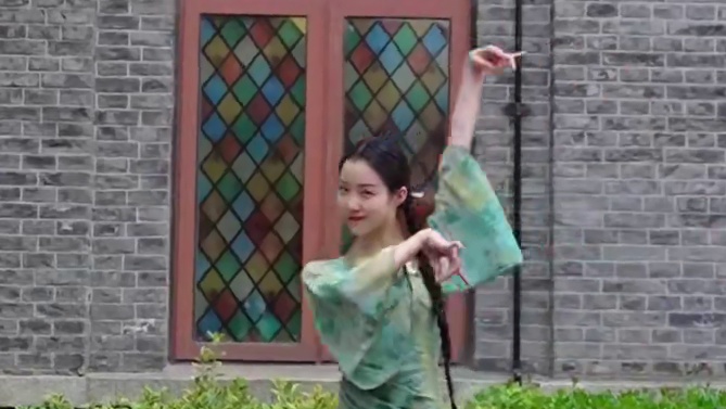 最是人间不能留《戏子多秋》 #戏子多秋 #浅跳一下 #古典舞 
原