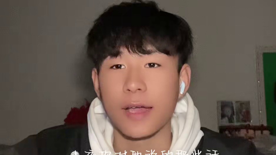 小孩你是不是又想她了，在偷偷的流着眼泪呢，你之是何必呢，她都不要你了，两个互相喜欢的人是不会分开的，