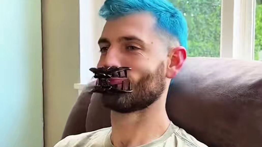 盘点大家小时候的迷惑行为#外国人真会玩 #搞笑 #人类迷惑行为 #万万没想到 #神操作