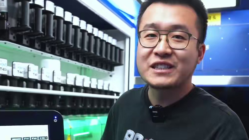 科技改变生活了，这样严谨的调配施工你们满意吗？ 怎么样千年玉的颜色你们喜欢吗，配方我们放在评论区，有