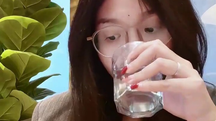 被版权方投诉 配音小演员被迫露脸营业的第二天 #刘亦菲 #人间清醒 #内容过于真实