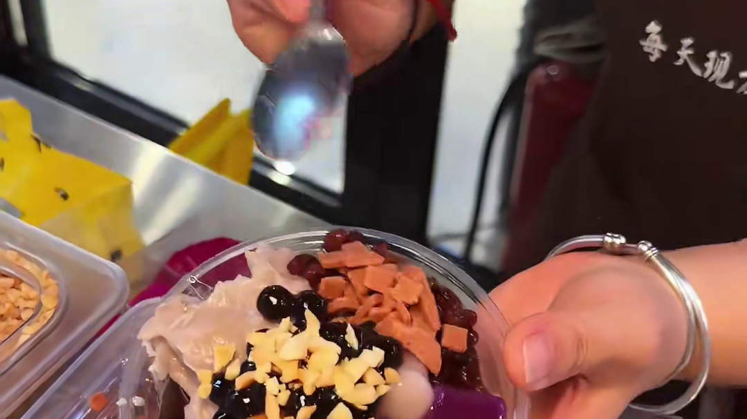 当你有一个抠搜的大学生朋友，你就会吃到… 跟着大学生吃遍长沙！