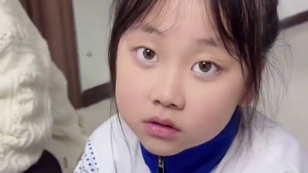 “光荣是钱换不来的”，妈妈：她一直觉得爸爸很厉害！