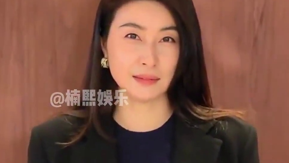 为何霍震霆的衣服总是不合身？直到郭晶晶爆出真相，才明白他们的格局有多大#娱乐评论大赏 #内容启发搜索
