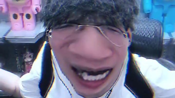 主播骂起自己来毫不心软 