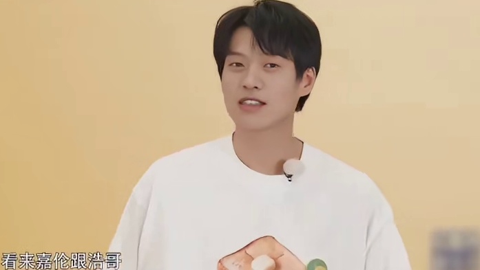 李荣浩  的土味情话有多浓，辣着任嘉伦  的耳朵！