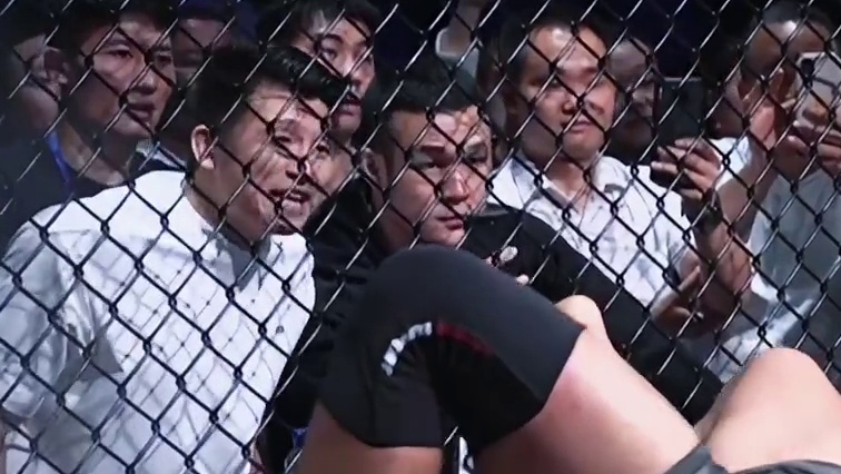 #龙三MMA 龙三格斗环球拳王巡回赛·花都站 卡赞博vs张震洋