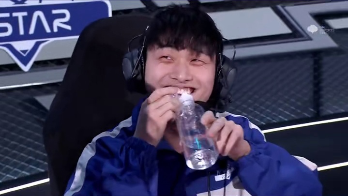 【2025S联赛春季赛常规赛】第一周第二日第一场组队道具赛
eStar vs Wz
第五局：千户苗寨