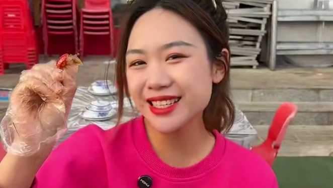 来把龙虾当饭吃啦～