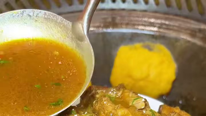 村职书铁锅炖正宗的东北铁锅炖#河津 #河津美食推荐 #美食推荐