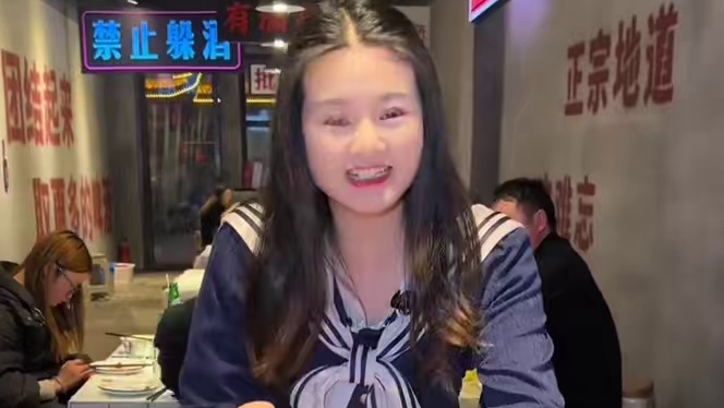 在水街也能吃到¥9.9一斤小龙虾了，赶紧囤#万物皆可种草搜 #辣卤小龙虾 #吃龙虾的季节 #夜宵吃什