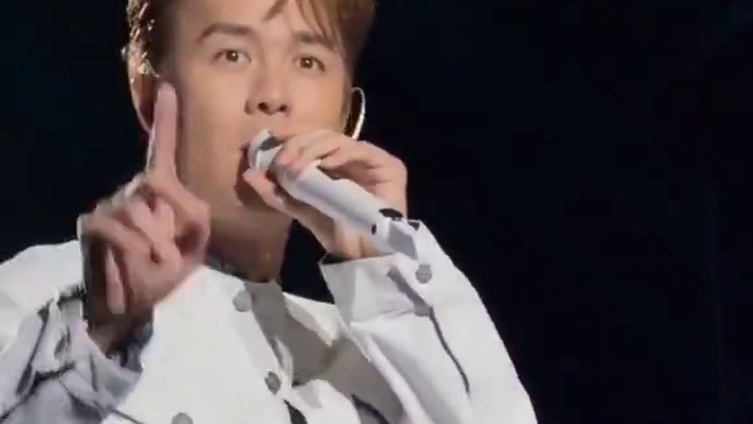 如果你对音乐的热爱如同火焰，那枣庄音乐盛典就是助燃剂！5月2日，当舞台灯光亮起，巨星的歌声响起，整个