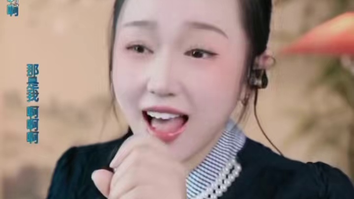 #演出现场嗨翻全场 #深情演绎唱歌 #天籁之音太好听了 。
作品来自阿朵直播间《左手指月》。