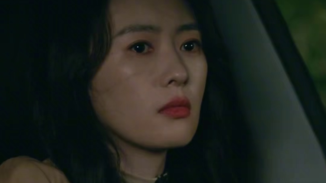 #童瑶边哭边撞方向盘 只有经历过突降噩耗的人，才最懂这种感觉吧......#有你的时光里 #童瑶