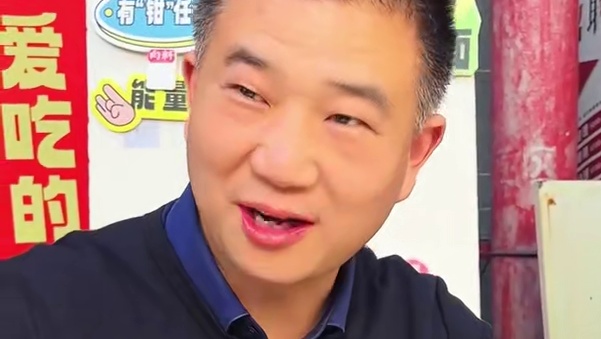 平常在家吃2两的大哥挑战5两米线，一边说不行一边给他加油能成功吗？#米线 #美食 #这一碗好过瘾