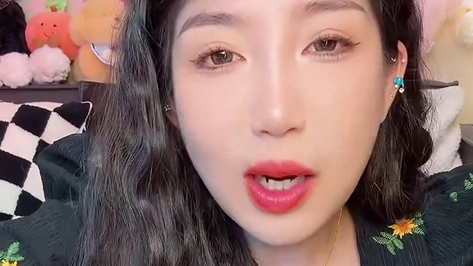 真是比较辣的泡面了哦 料包里加了魔鬼辣椒粉 重口味爱吃辣的姐妹们可以买！黑袋和红袋的相对于更辣 推荐