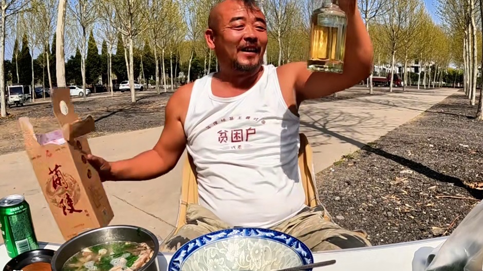 来到兰陵县，必须尝尝兰陵酒，那叫一个香#露营美食 #流浪