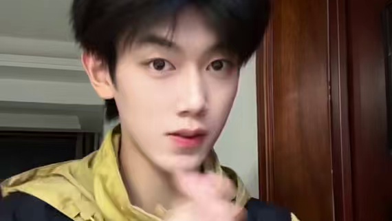 谁会不厌其烦的安慰那无知的少年 #清华大学 #2025高考 #校园 #我走进了你的世界 #手势舞