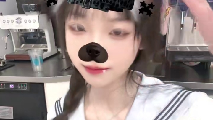 谁带我打游戏 我可以看你腿 喝你奶茶 吃你外卖#网瘾少女的日常 #网管 #永劫无间天赋 #老版本吃鸡