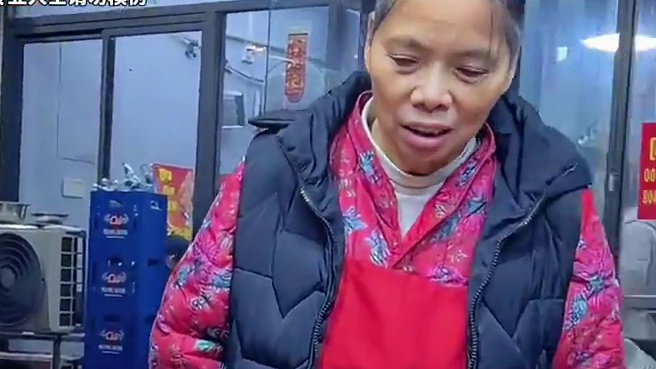 吉林帅哥挑战5两螺蛳粉，怎么吃都不够辣？狂赚阿姨7箱螺蛳粉~#螺蛳粉 