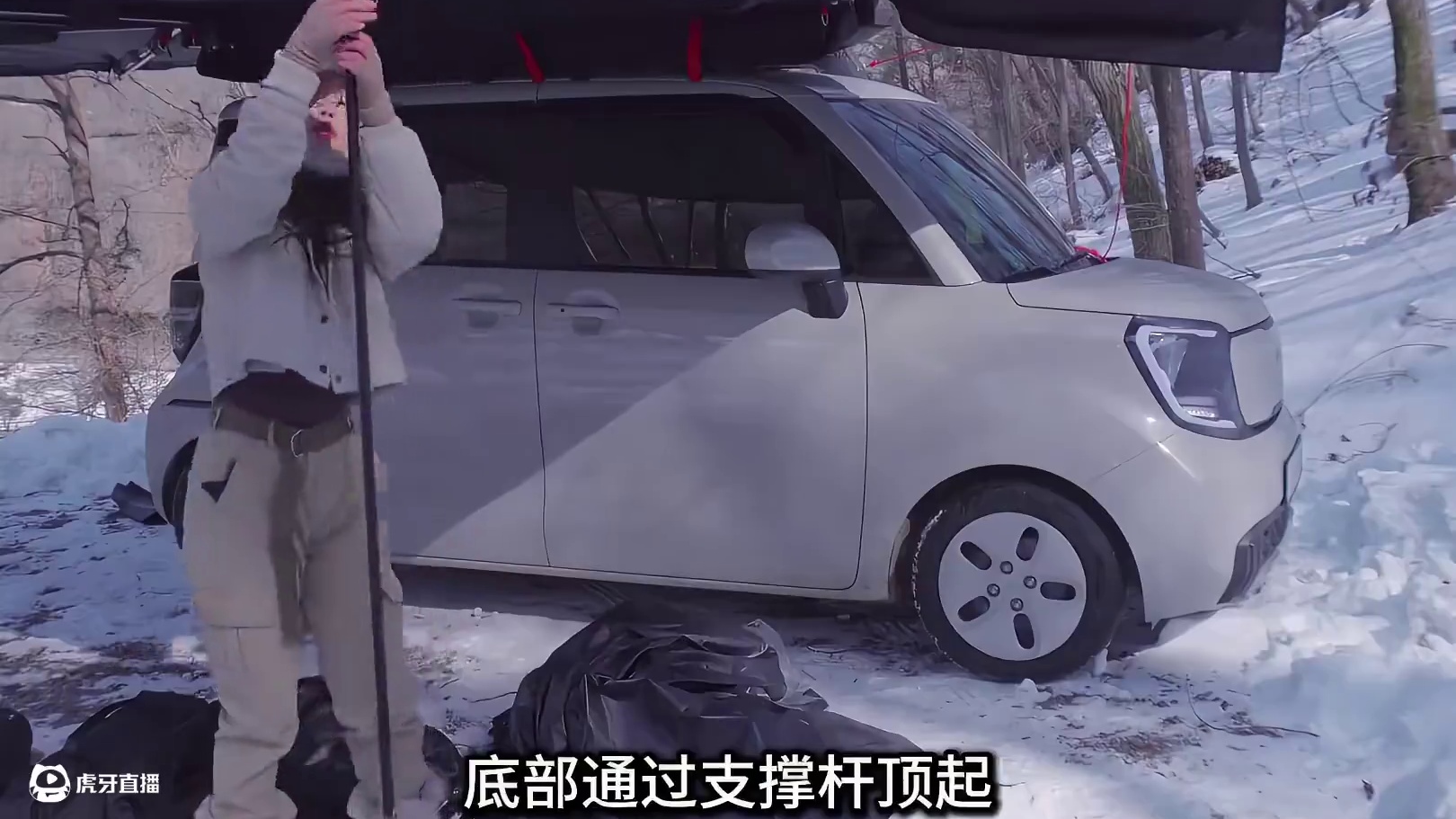 第1集：在房车旁搭建帐篷露营地，极寒雪地和小狗一起悠闲度过