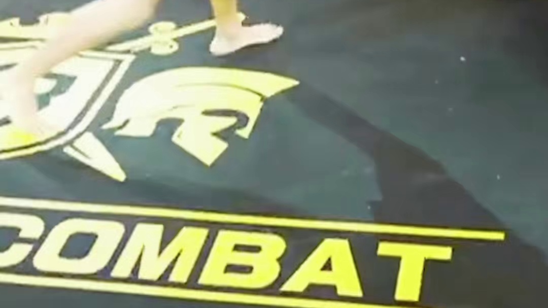 龙三格斗环球拳王巡回赛 米热扎提VS谭兴宏