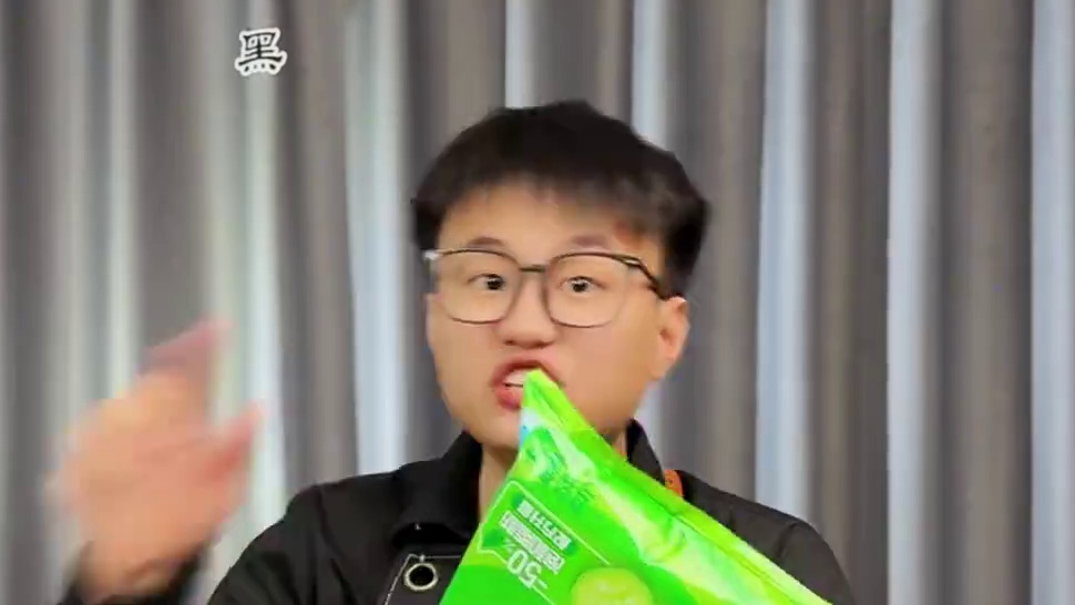 薯片也能当野外生存的燃料了？ #薯片当燃料 #美食测评 #网红美食 #真实测评 #内容启发搜索