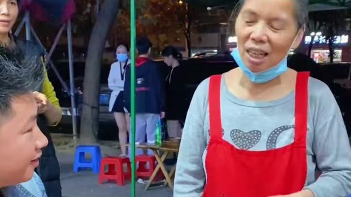 帅哥吃完10碗爆辣，狂赚阿姨6箱螺蛳粉~#螺蛳粉