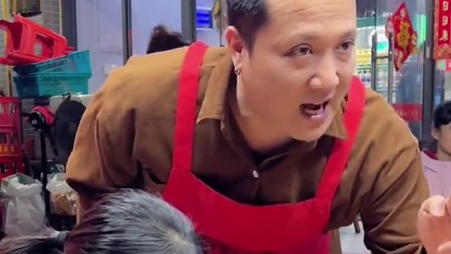 四川辣妹挑战龙吸水，一分钟狂赚2000快现金~#螺蛳粉