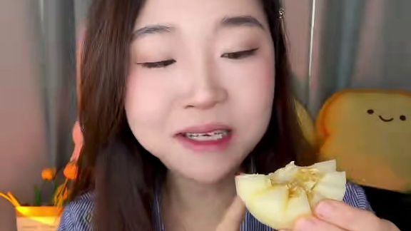 头茬蜜罐小甜瓜！真的暴甜！肉厚汁水多！满口都是香瓜味！！#蜜罐甜瓜 #小蜜罐甜瓜 #脆甜多汁 #甜瓜