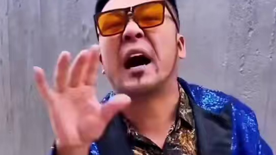 四川芬达 杨坤：你礼貌吗？ #杨坤起诉网红模仿者   #他们朝我扔泥巴   #抽象   #四川芬达