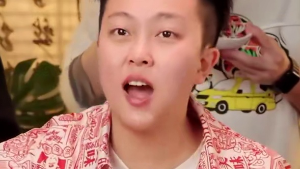 看我视频的好吃嘴，我要怎么才能说服你们爱上吃这个佤味鸡爪#妈呀太香了 #吃货日常 #吃货 #解馋 #