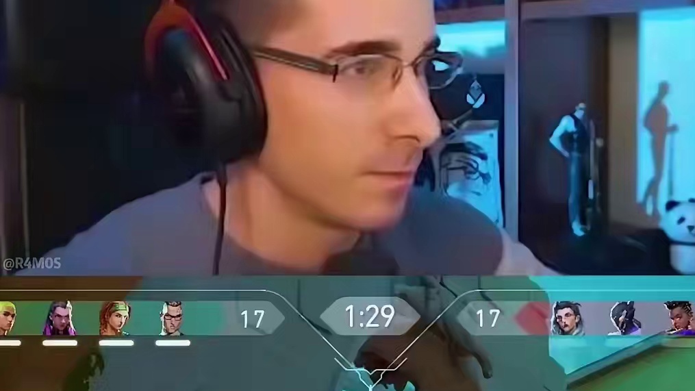 嘴上说着救救我，手上给对面干完了