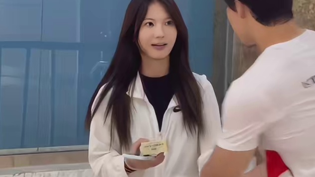 汗水湿透了他们的衣衫却丝毫没有影响工作态度