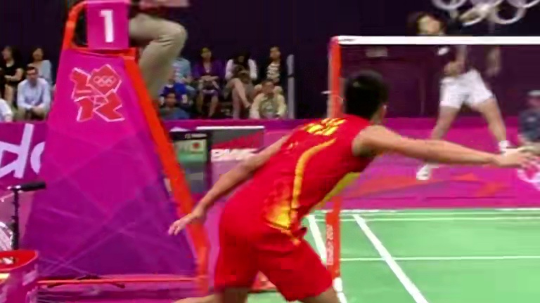 小日子反手搞偷袭，林丹上演军训世界名画