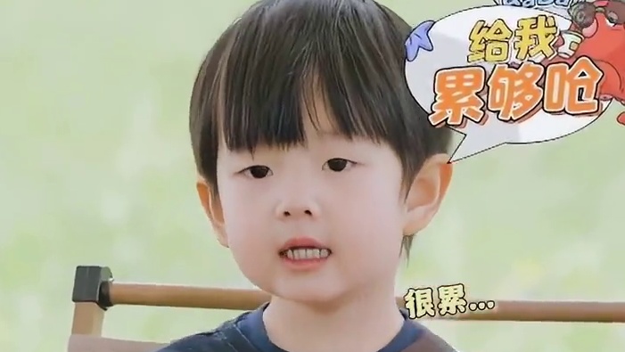 阿宝宝玩游戏的时候真的很可爱！！一脸懵的样子让人好像rua