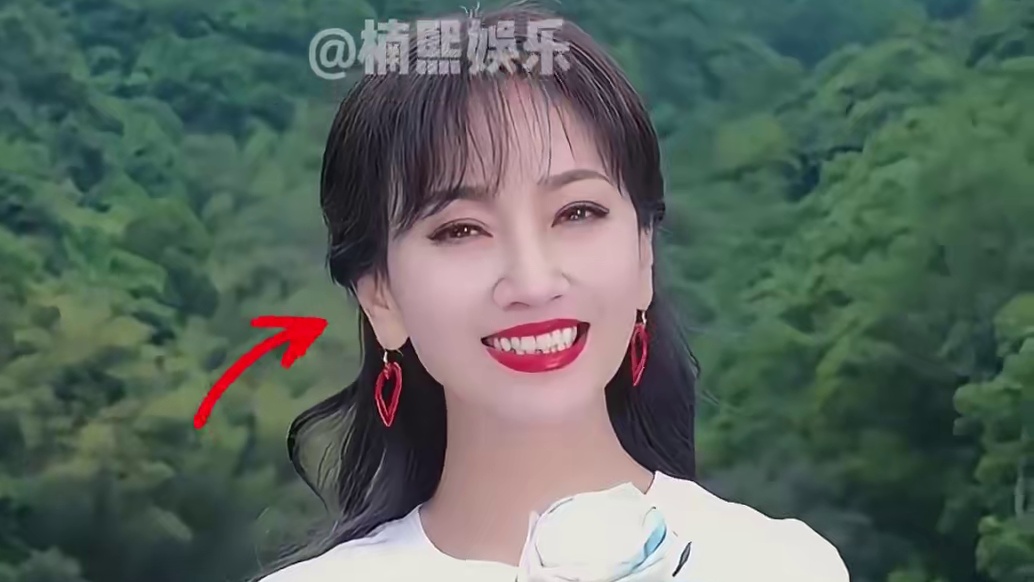 一段高清视频曝光，才知为何赵雅芝很少穿“露背”礼服，背后原因让人无奈 #赵雅芝  #杨颖  #杨幂 