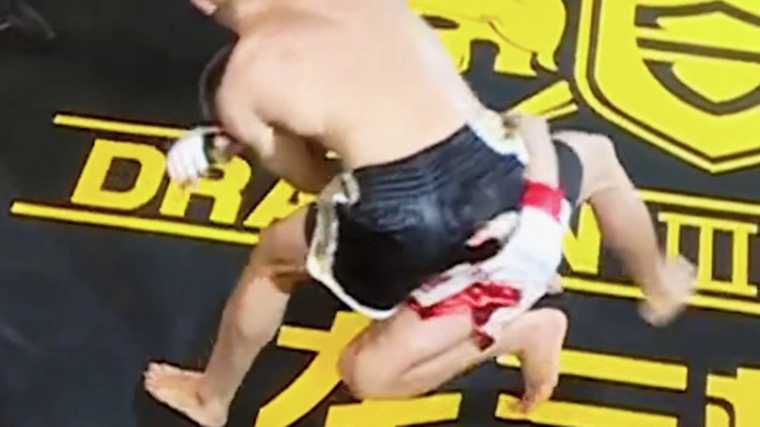 #龙三MMA 龙三格斗环球拳王巡回赛 益西vs杨伟强