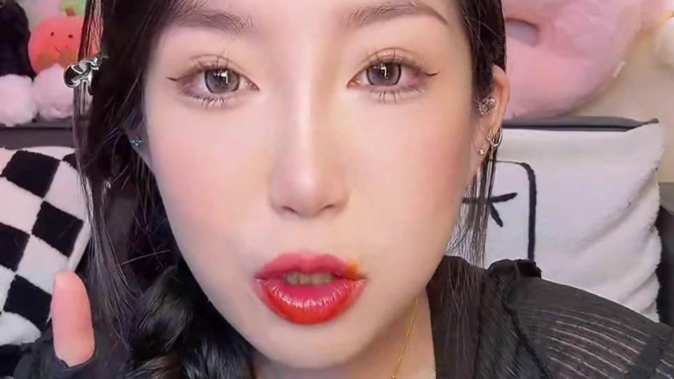 这个巨浓郁巨辣！之前他家的冲泡的螺蛳粉就嘎嘎辣嘎嘎浓！这个一模一样的！只是粉换成了面 小料啥啥啥都有