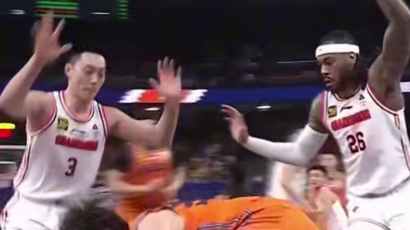 广东注定赢不了上海，莫兰德首节打了6分钟不到4犯规下场