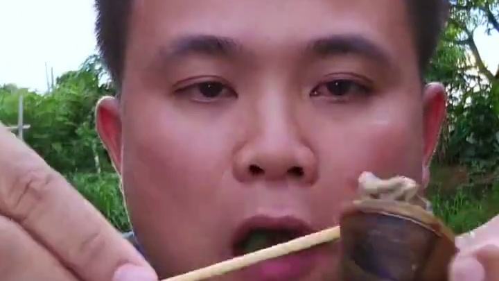 自己家地里扣的小田螺搭配剁椒蘸水️ #泰国生活 #泰国大叔#内容启发搜索 #泰国美食#泰国美食博主